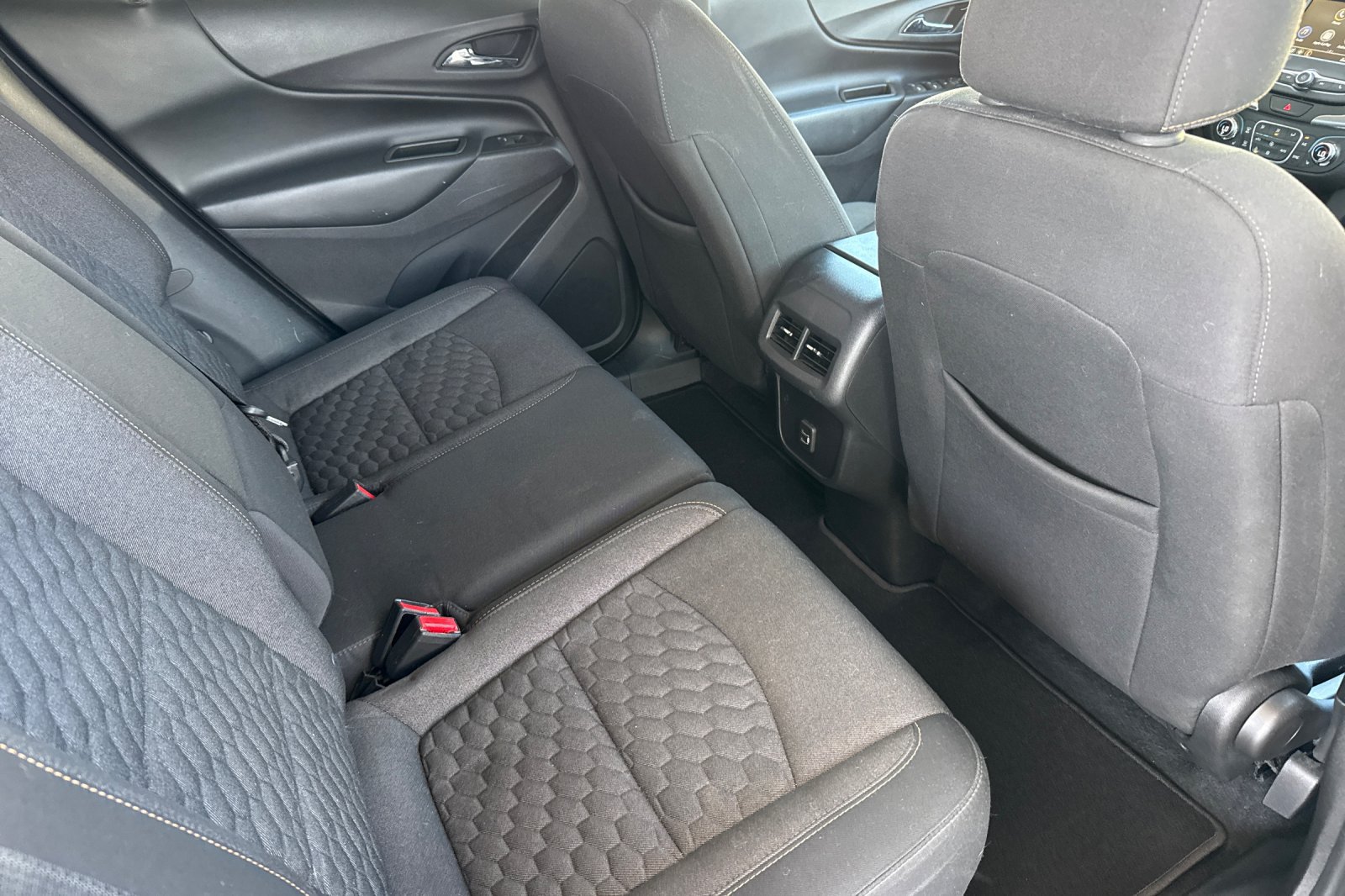 Used 2019 Chevrolet Equinox LT FWD image 24