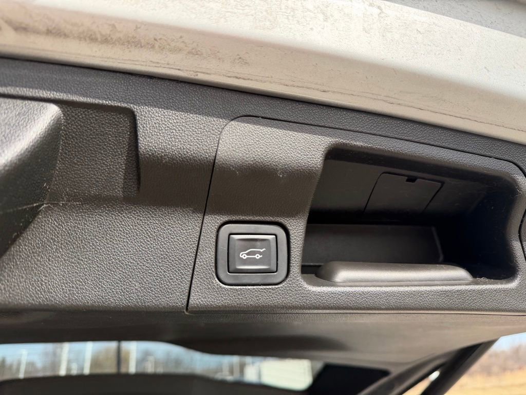 Used 2017 GMC Acadia Denali w/ Technology Package image 5