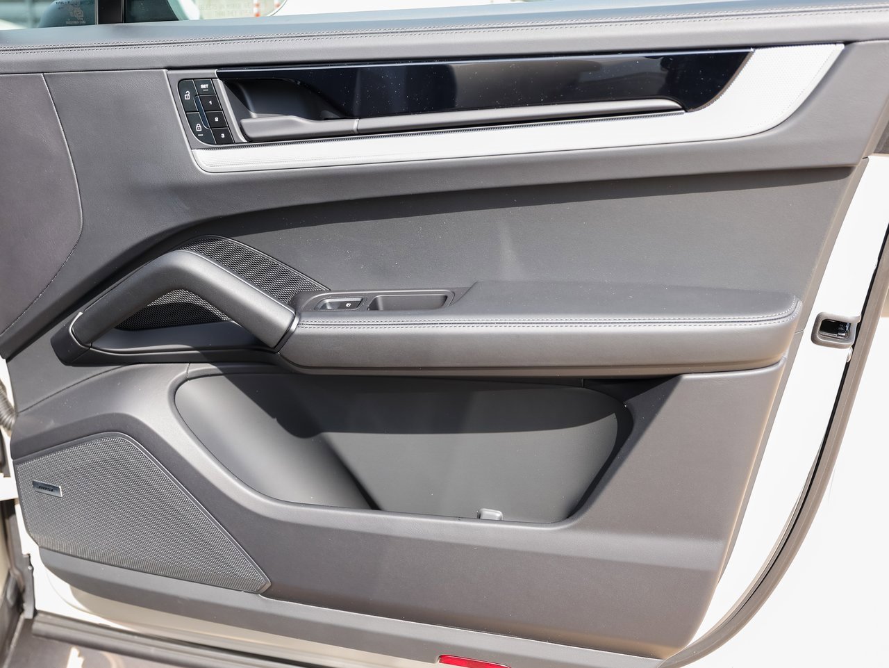 New 2025 Porsche Cayenne E-Hybrid Coupe image 26