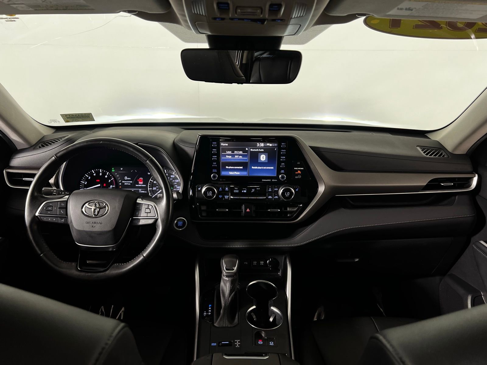 Used 2021 Toyota Highlander XLE FWD image 26
