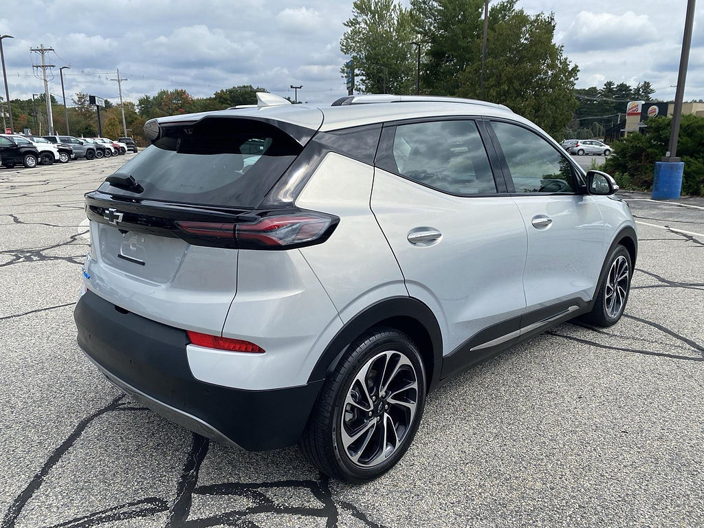 Certified 2023 Chevrolet Bolt EUV Premier w/ Sun & Sound Package FWD image 8