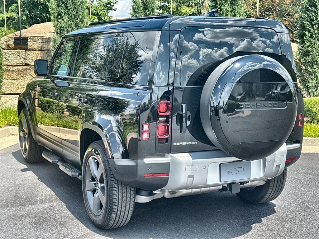 Used 2025 Land Rover Defender 110 S image 2