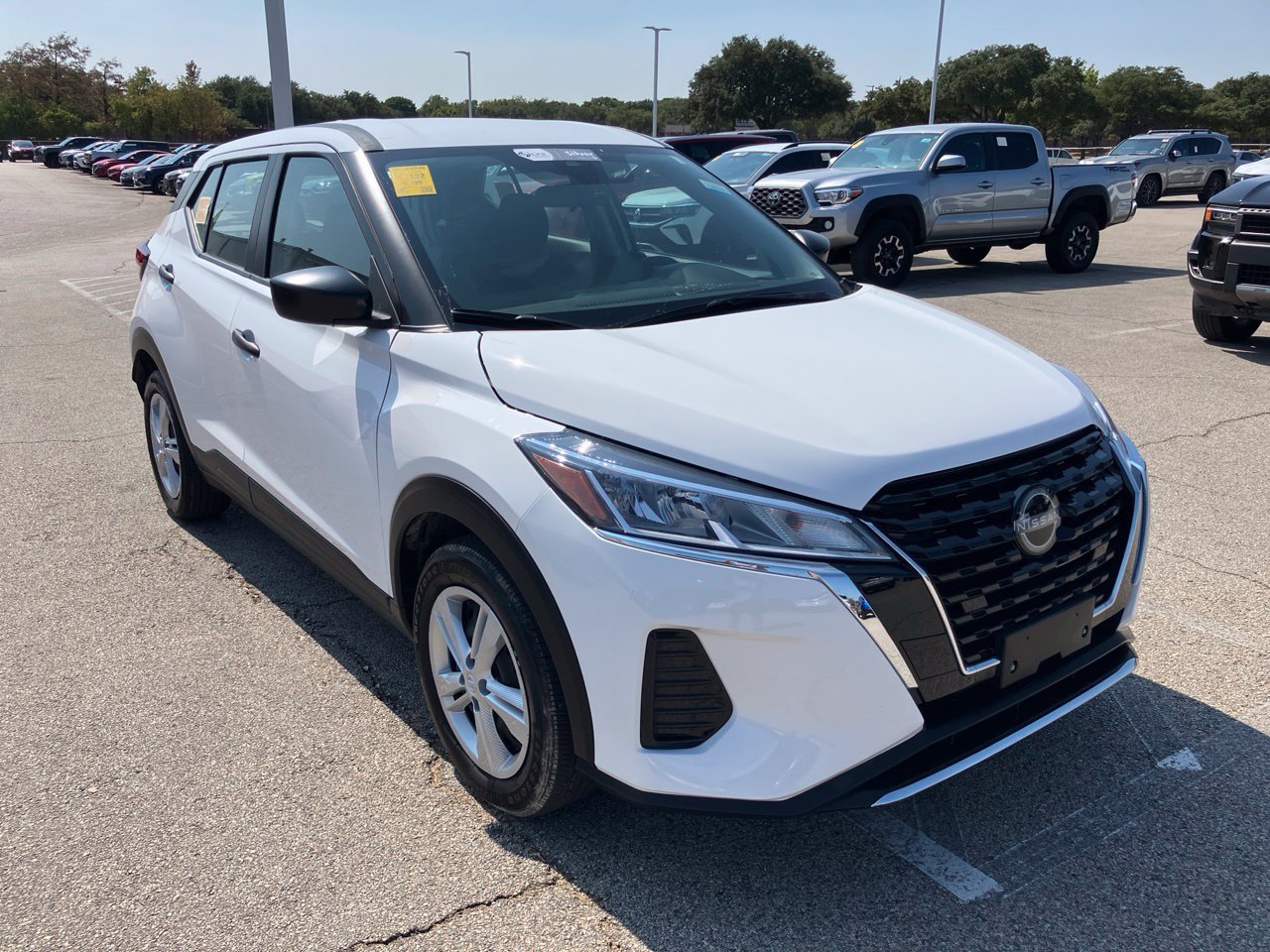 Used 2025 Nissan Kicks Play S FWD image 3