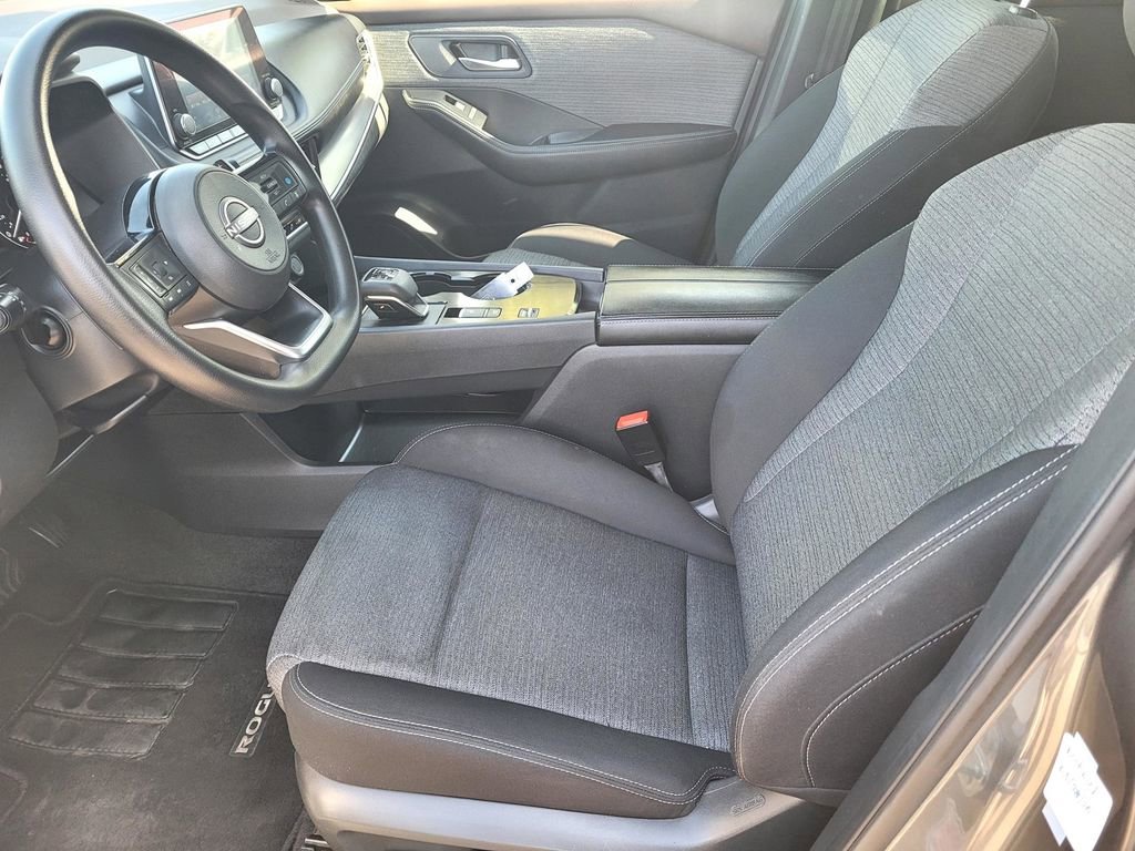 Used 2023 Nissan Rogue SV image 16