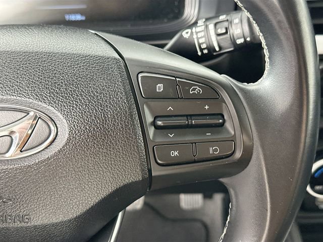 Used 2023 Hyundai Venue Limited image 23