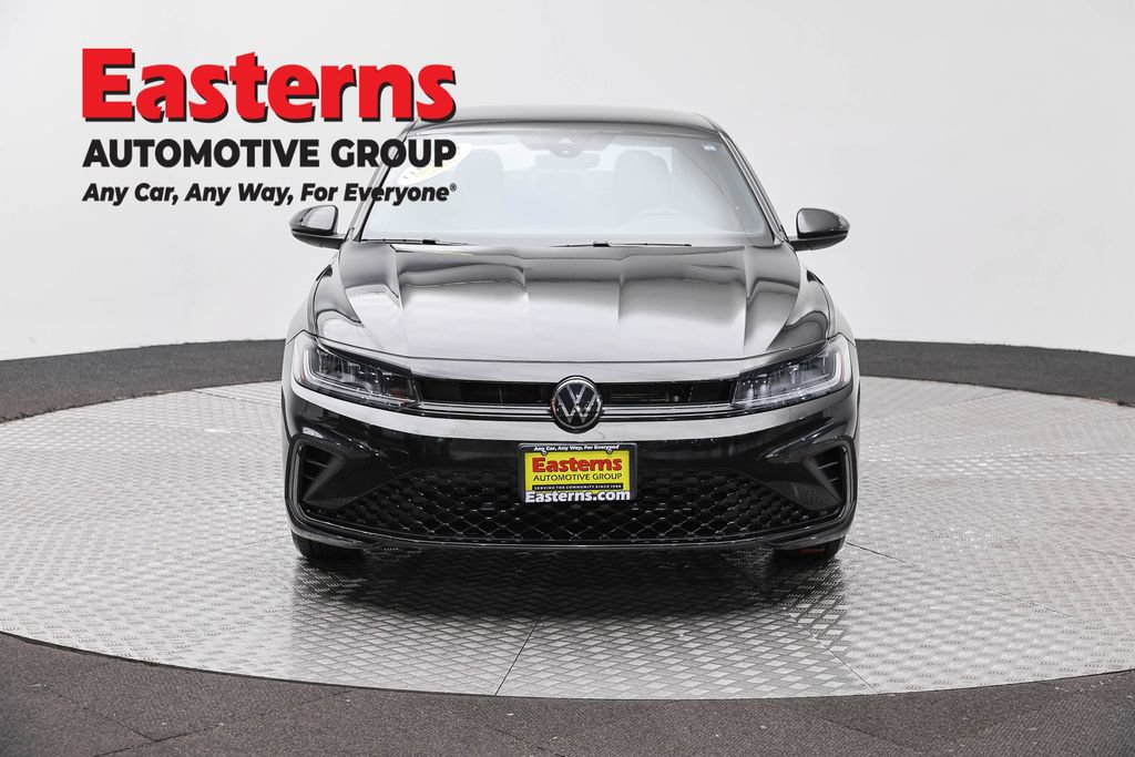Used 2025 Volkswagen Jetta Sport FWD image 3