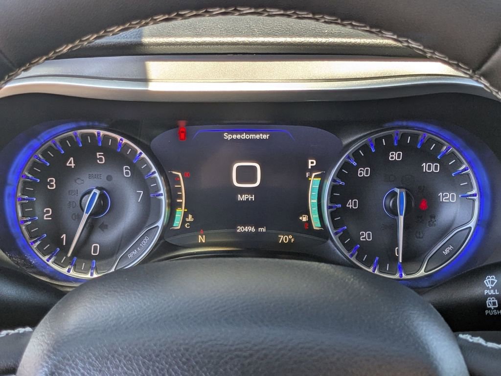 Used 2025 Chrysler Pacifica Select image 17