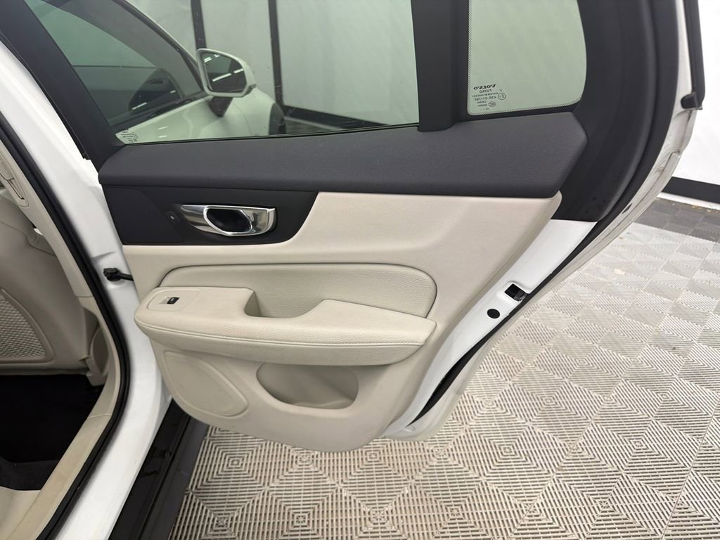 Used 2020 Volvo V60 T5 Cross Country AWD/4WD image 18