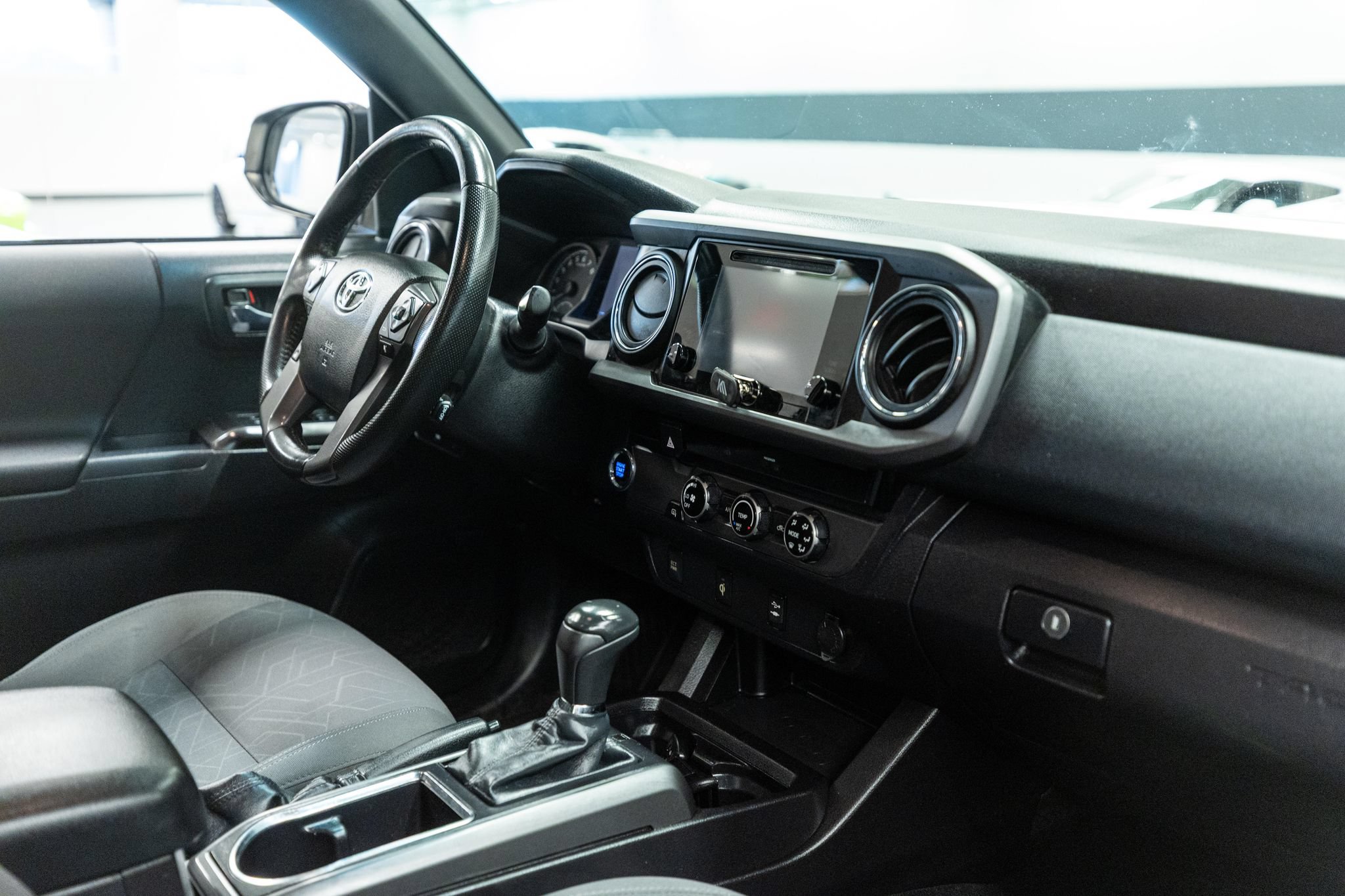 Used 2016 Toyota Tacoma TRD Off-Road w/ Towing Package RWD image 14