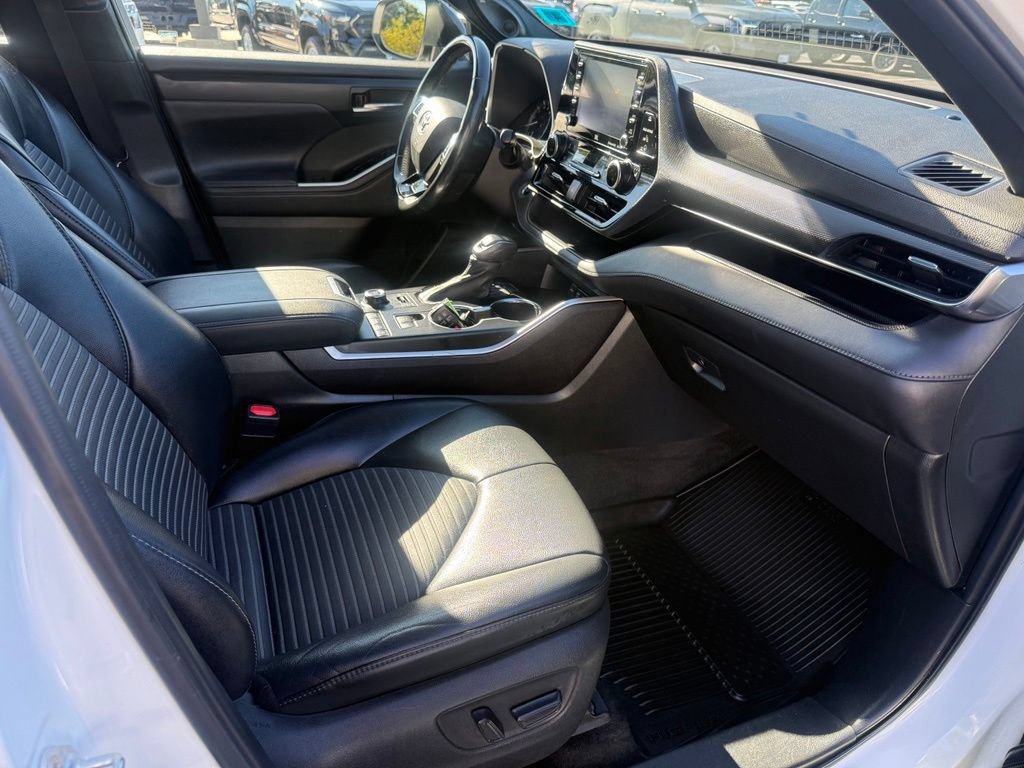 Used 2021 Toyota Highlander XSE AWD/4WD image 24
