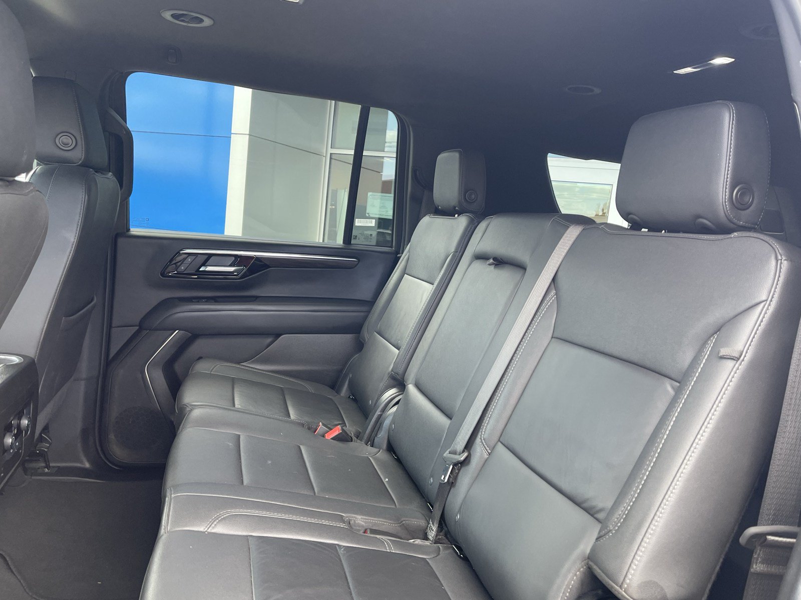 Used 2025 Chevrolet Suburban Z71 AWD/4WD image 15