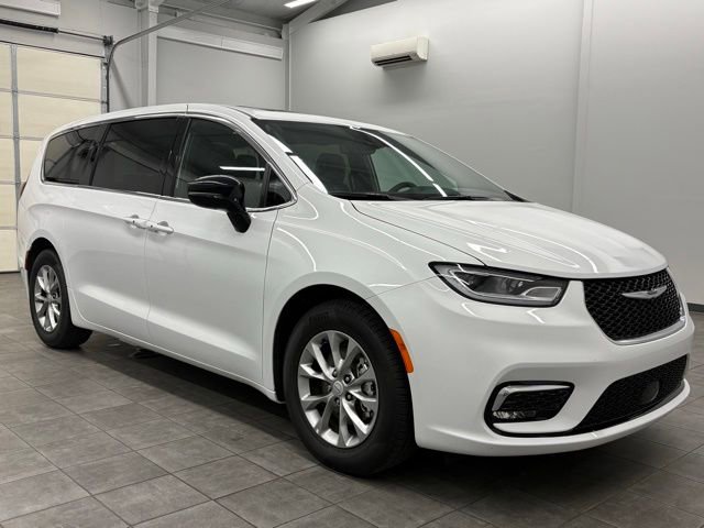 Used 2026 Chrysler Pacifica Limited FWD video 1