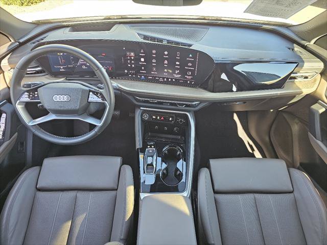 Used 2025 Audi Q5 Premium Plus w/ Premium Plus AWD/4WD image 4