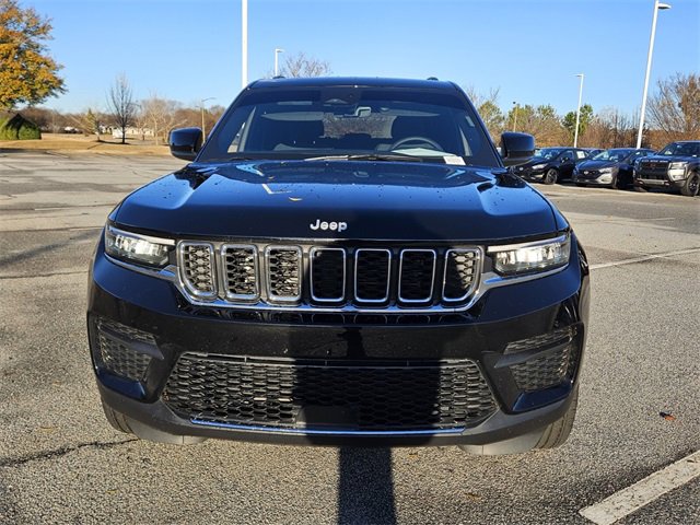 Used 2025 Jeep Grand Cherokee Laredo image 2