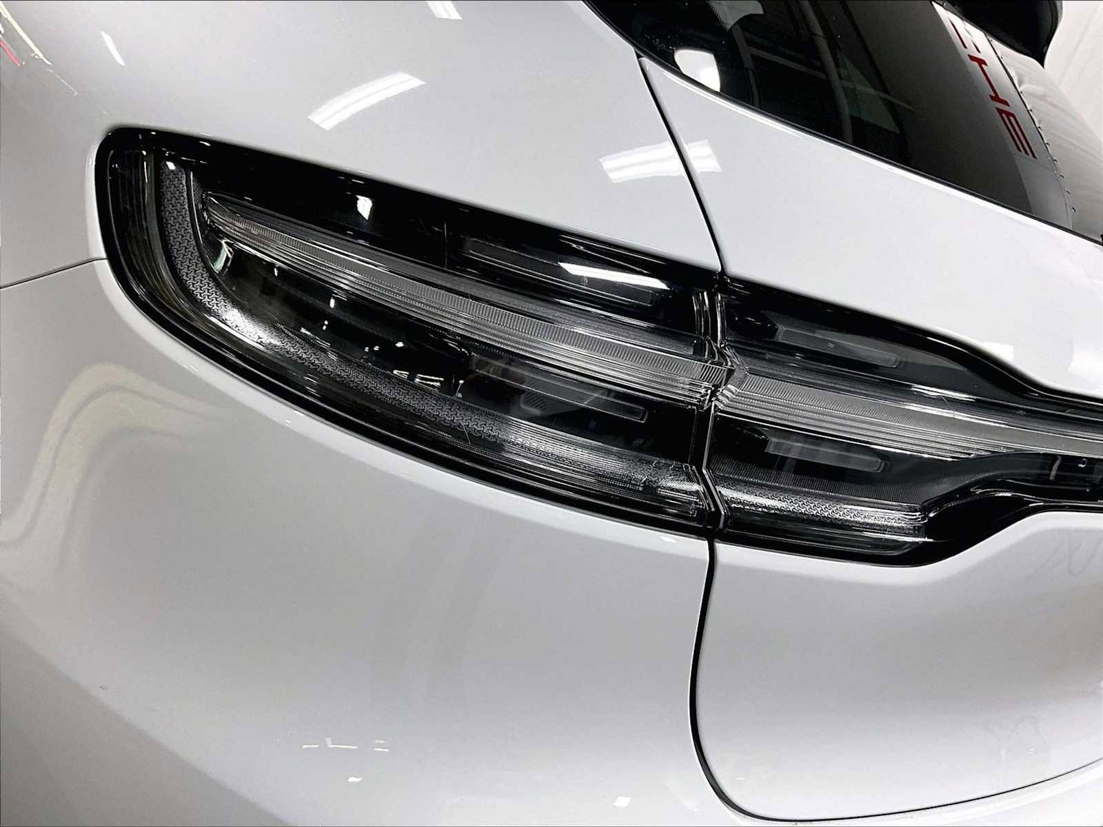 Used 2025 Porsche Macan image 35