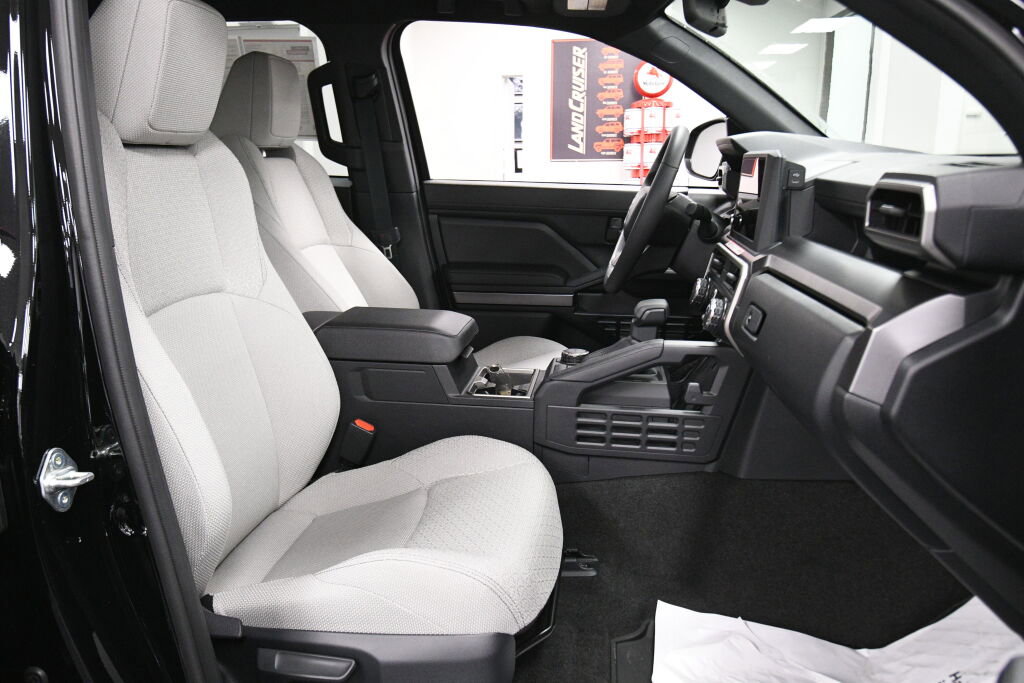 Used 2025 Toyota 4Runner SR5 image 24