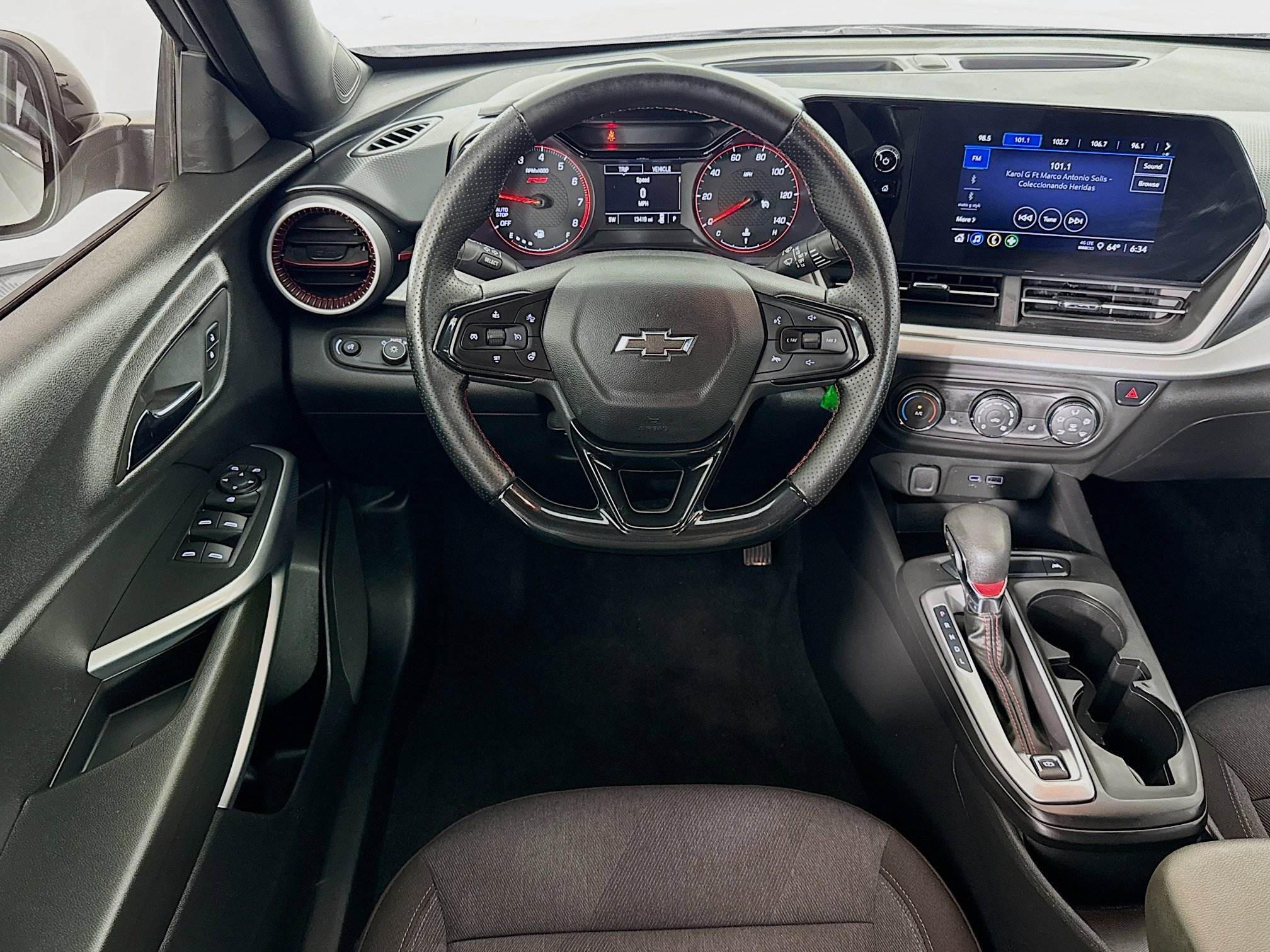 Used 2024 Chevrolet Trax RS w/ Sunroof Package FWD image 16