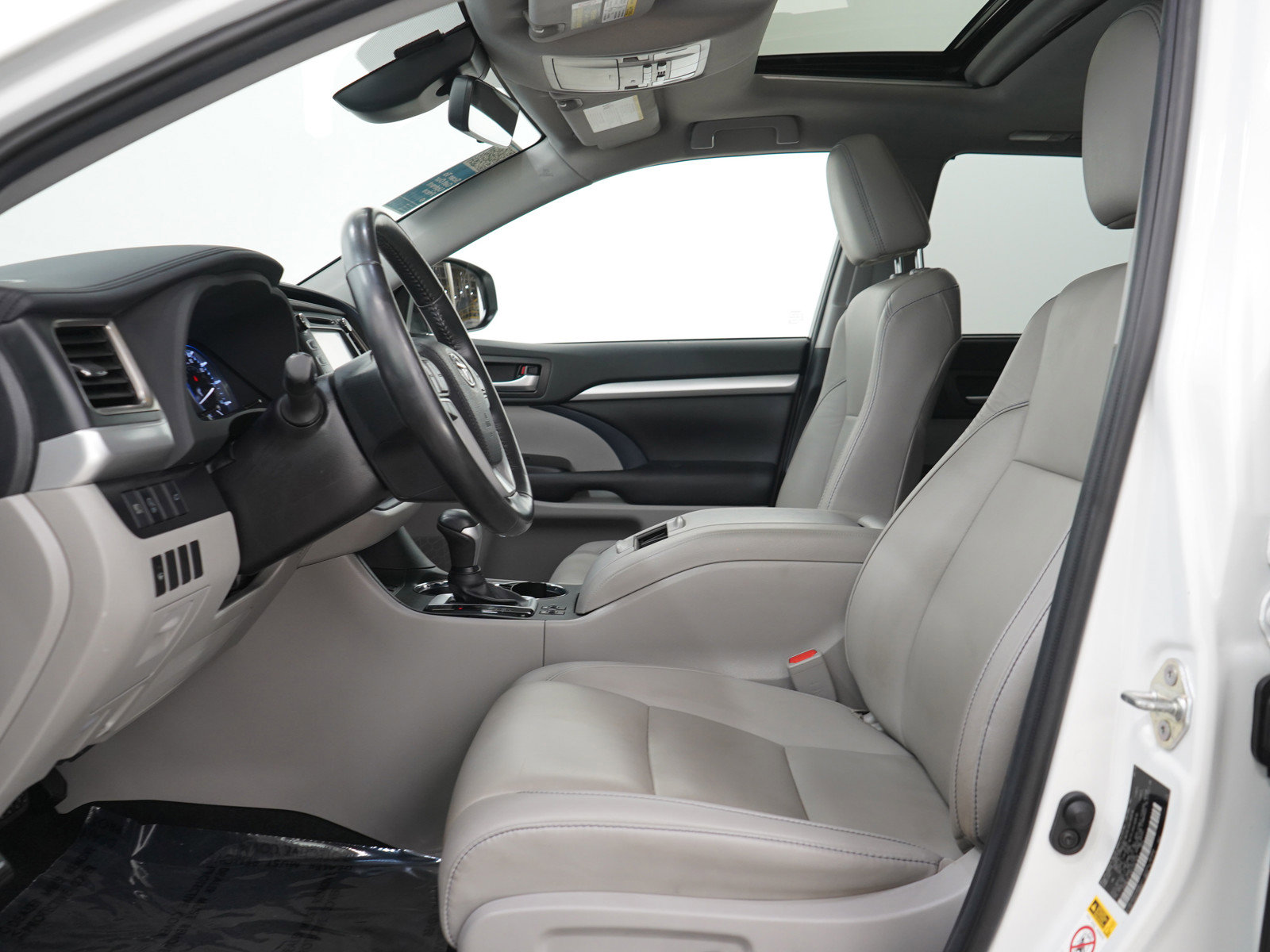 Used 2019 Toyota Highlander XLE FWD image 25