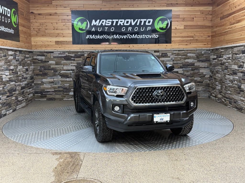 Used 2019 Toyota Tacoma TRD Sport AWD/4WD image 2