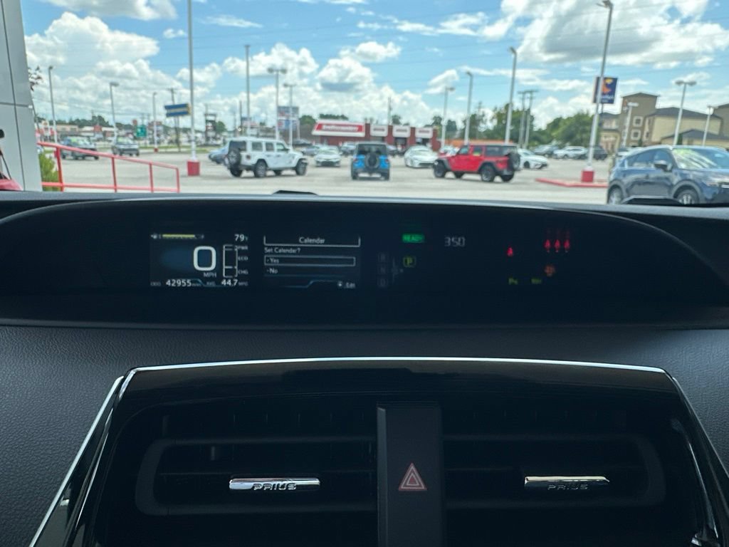Certified 2022 Toyota Prius XLE FWD image 28