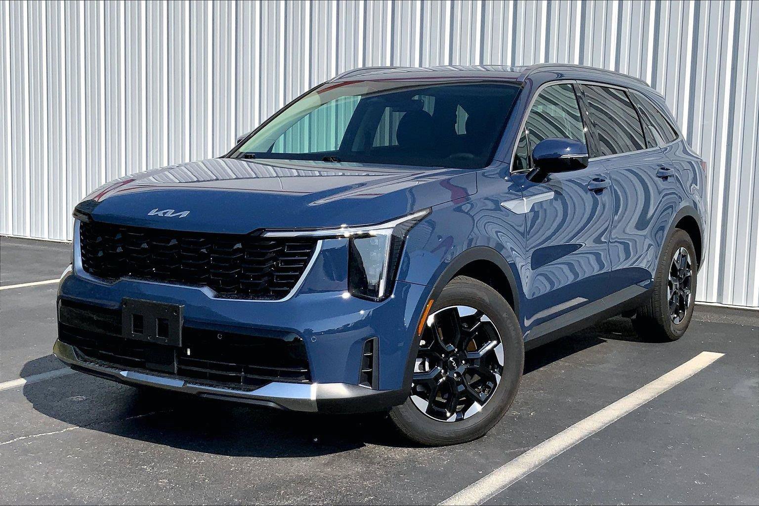 Used 2025 Kia Sorento S