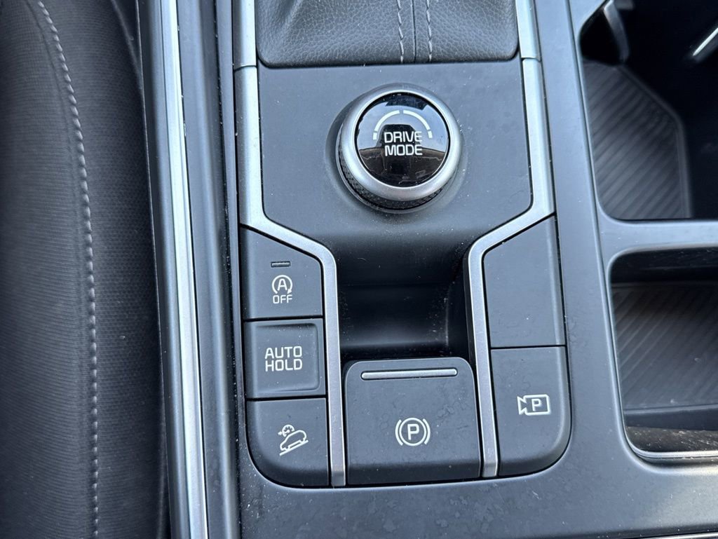 Used 2025 Kia Sorento LX FWD image 14