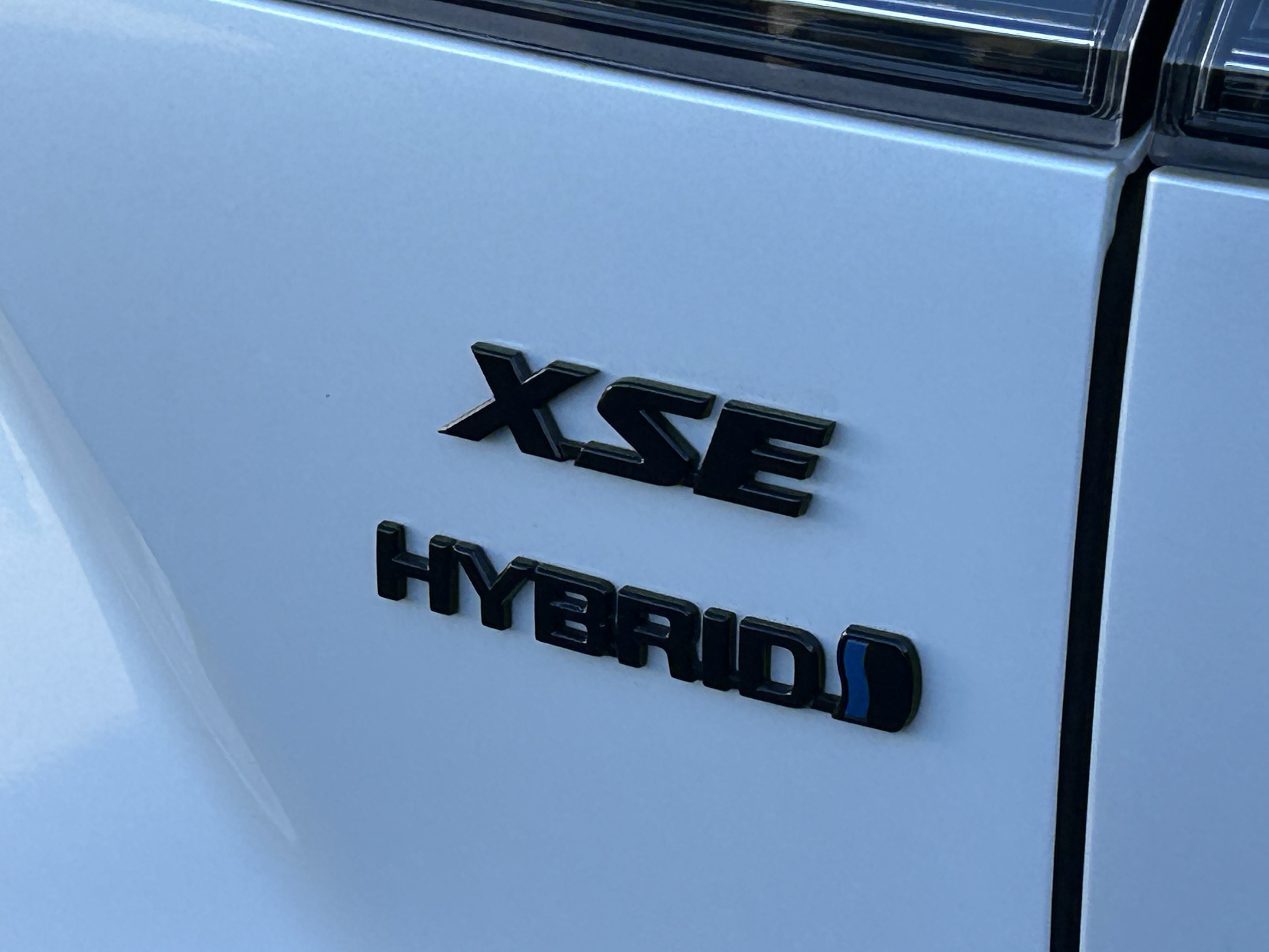 Certified 2024 Toyota Corolla Cross AWD Hybrid w/ Convenience Package image 4