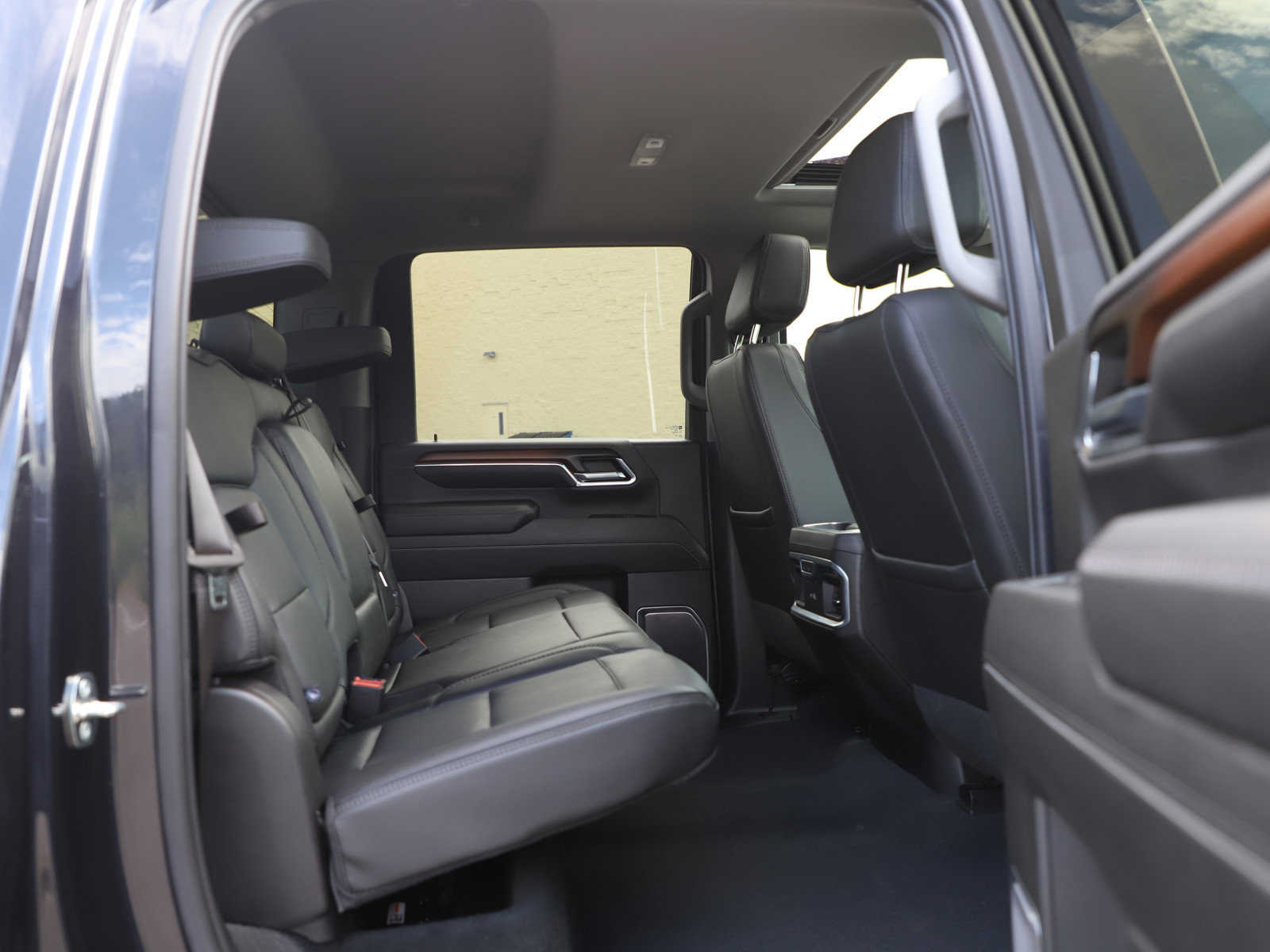 Used 2024 GMC Sierra 2500 Denali w/ Denali Reserve Package AWD/4WD image 12