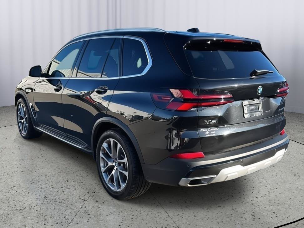 Used 2025 BMW X5 xDrive40i AWD/4WD image 3