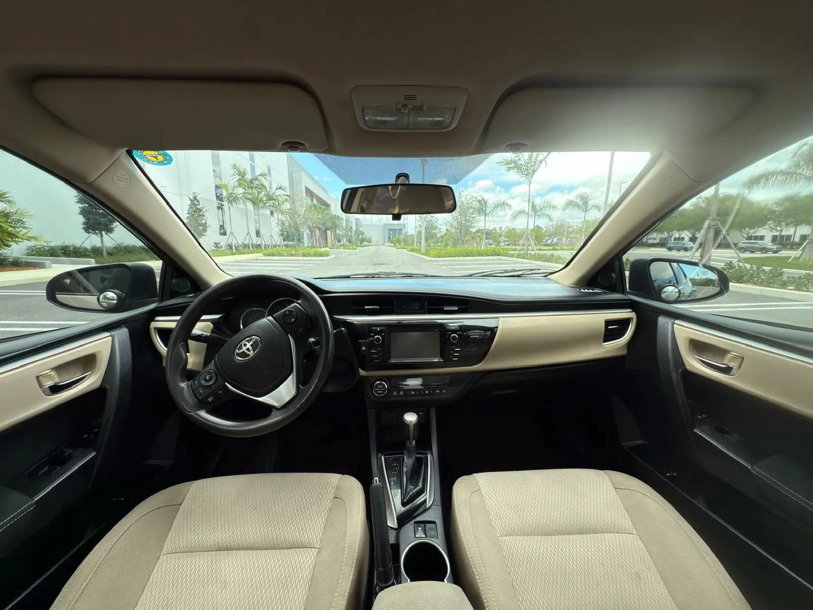 Used 2015 Toyota Corolla LE FWD image 4