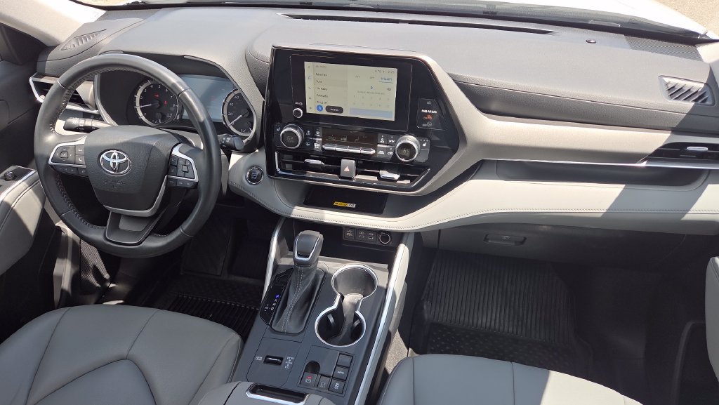 Used 2023 Toyota Highlander XLE FWD image 15
