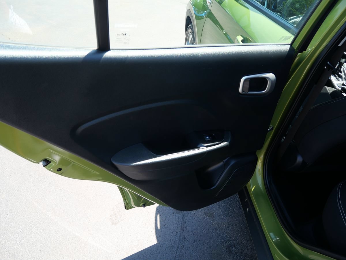 Used 2024 Hyundai Venue SEL FWD image 17