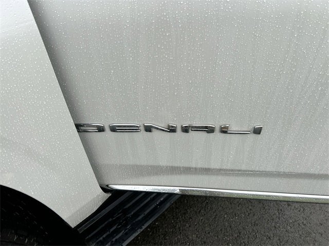 Used 2021 GMC Yukon XL Denali w/ Denali Premium Package image 32