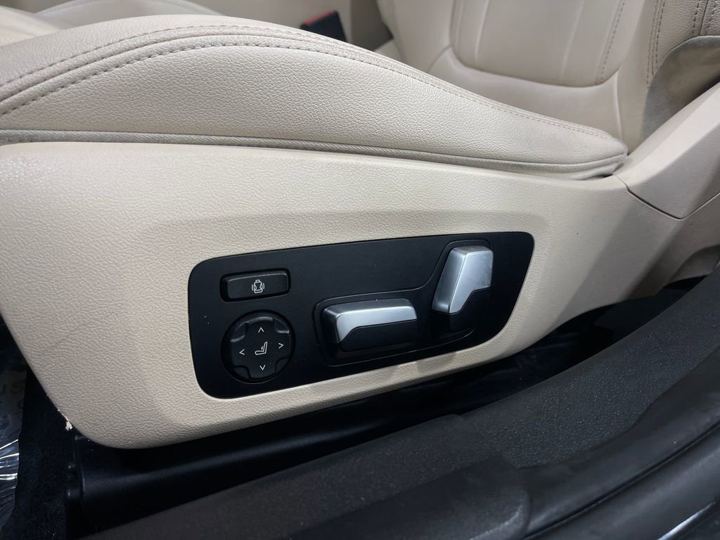 Used 2020 BMW 330i Sedan w/ Convenience Package image 16