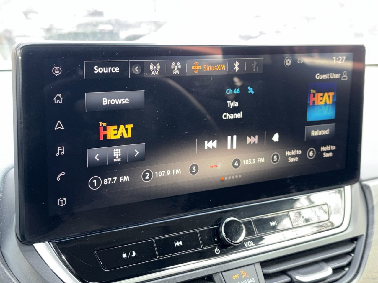 Used 2024 Nissan Altima 2.5 SV w/ SV Premium Package image 12