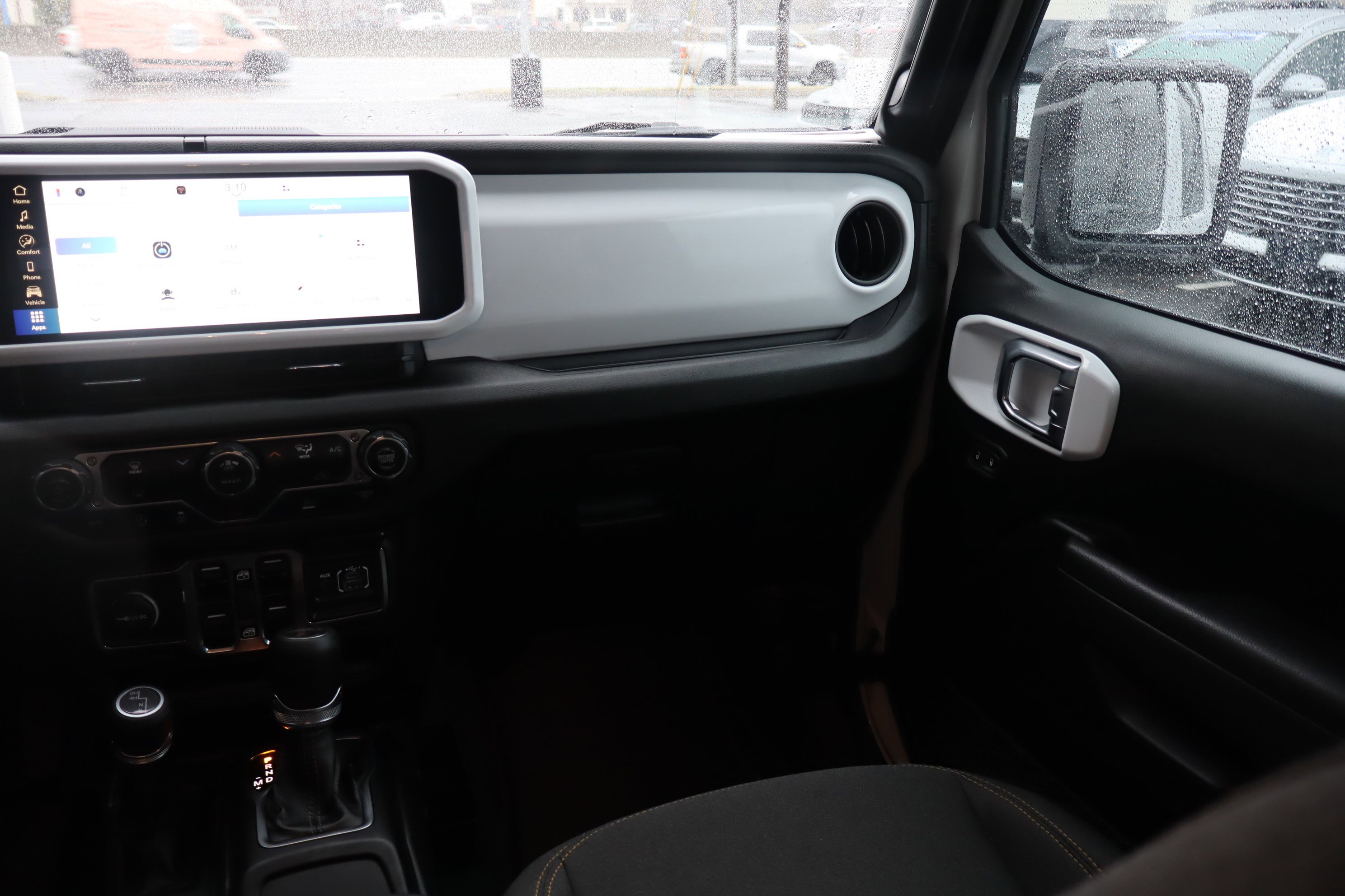 Used 2025 Jeep Gladiator Sport image 14