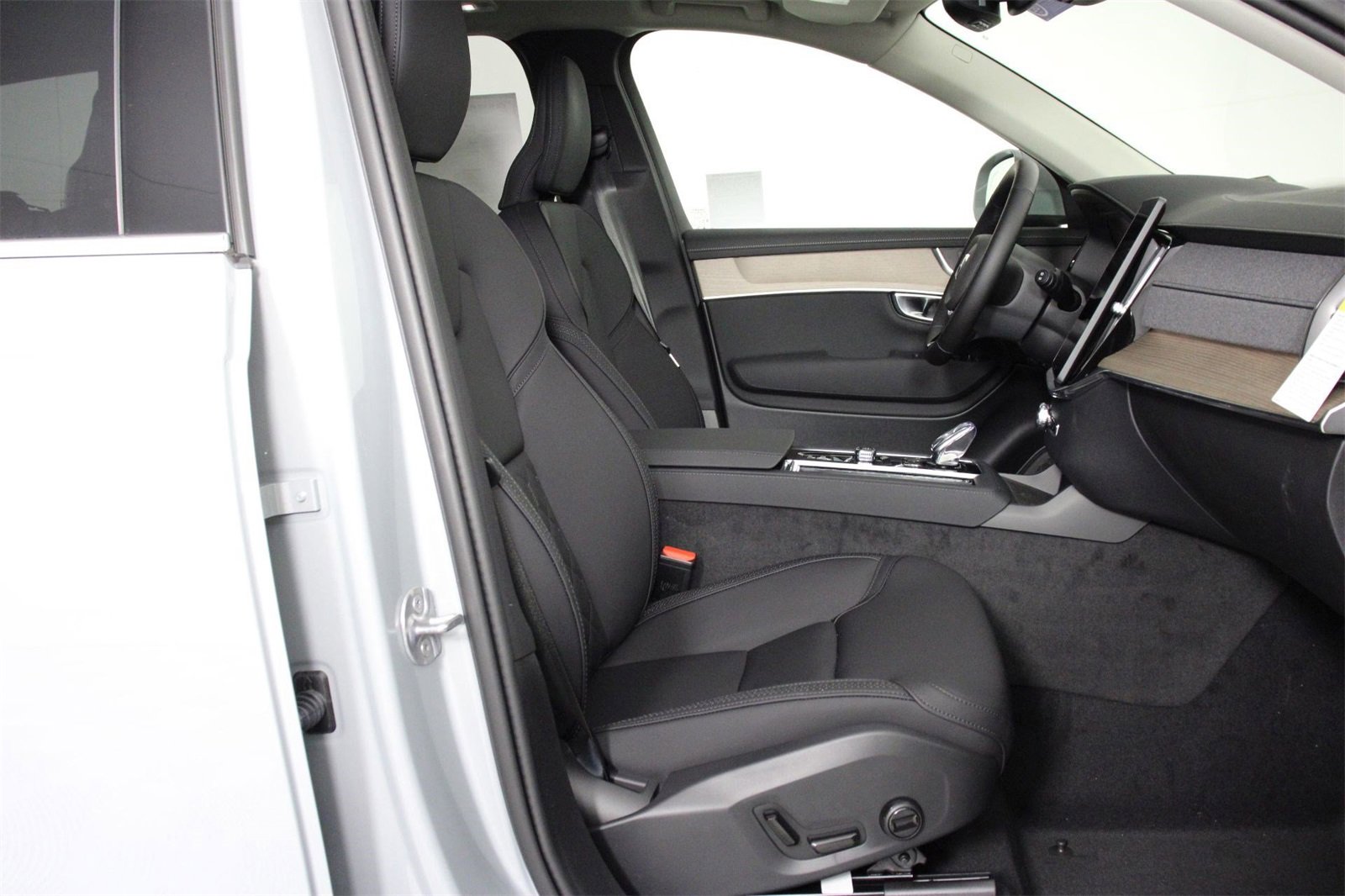 New 2026 Volvo XC90 B5 Plus image 10