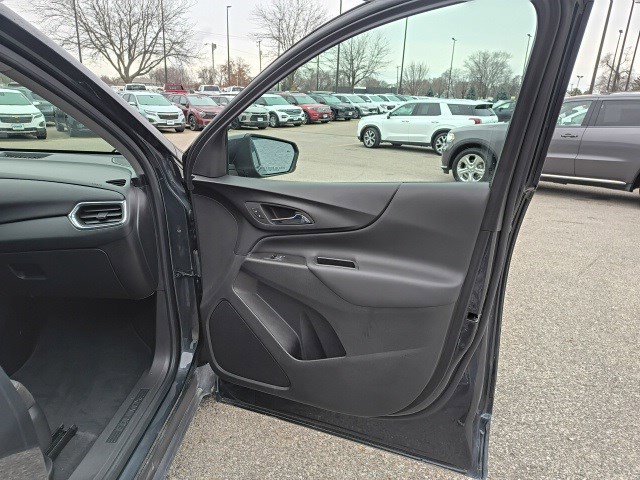 Used 2023 Chevrolet Equinox LT w/ Driver Convenience Package image 17