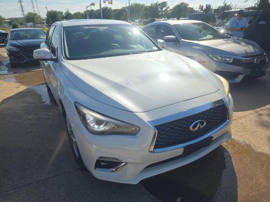Used 2018 INFINITI Q50 Luxe w/ Essential Package (3.0T Luxe) RWD image 3