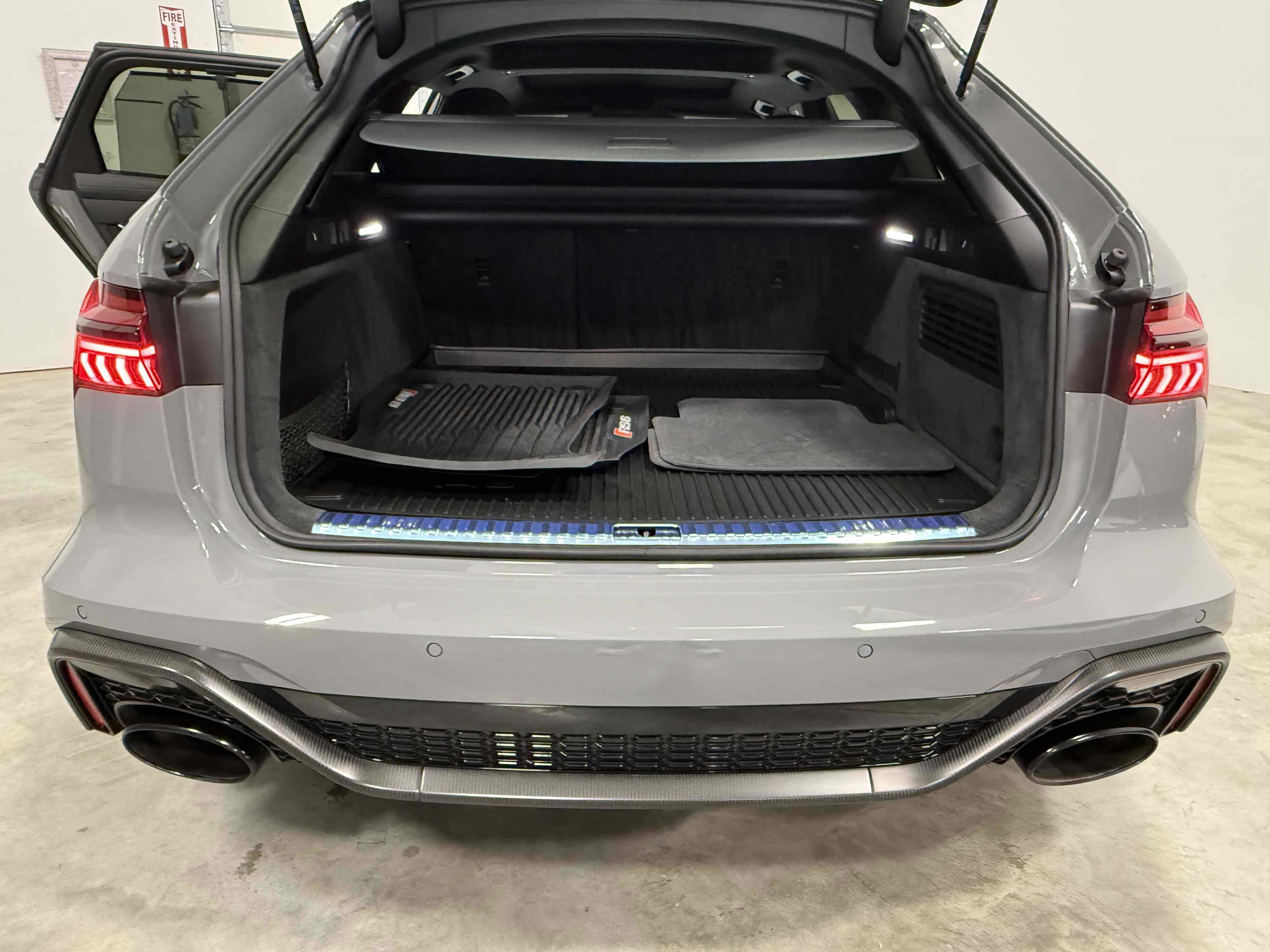 Used 2025 Audi RS 6 performance w/ Matte Carbon Package AWD/4WD image 99