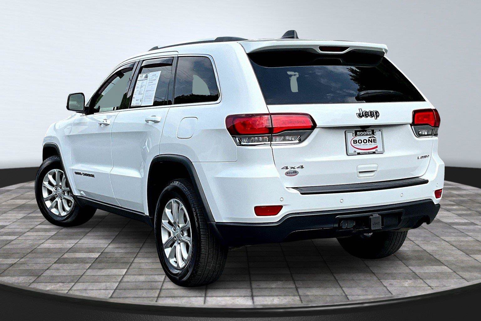 Used 2021 Jeep Grand Cherokee Laredo AWD/4WD image 3
