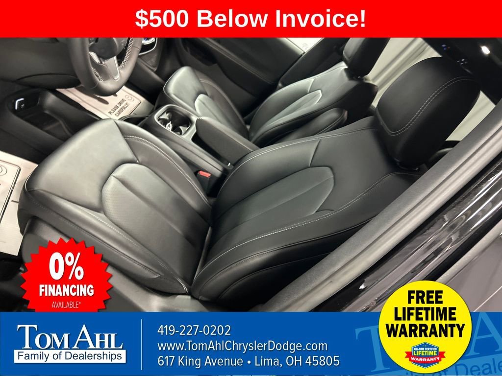 New 2026 Chrysler Pacifica Select image 10