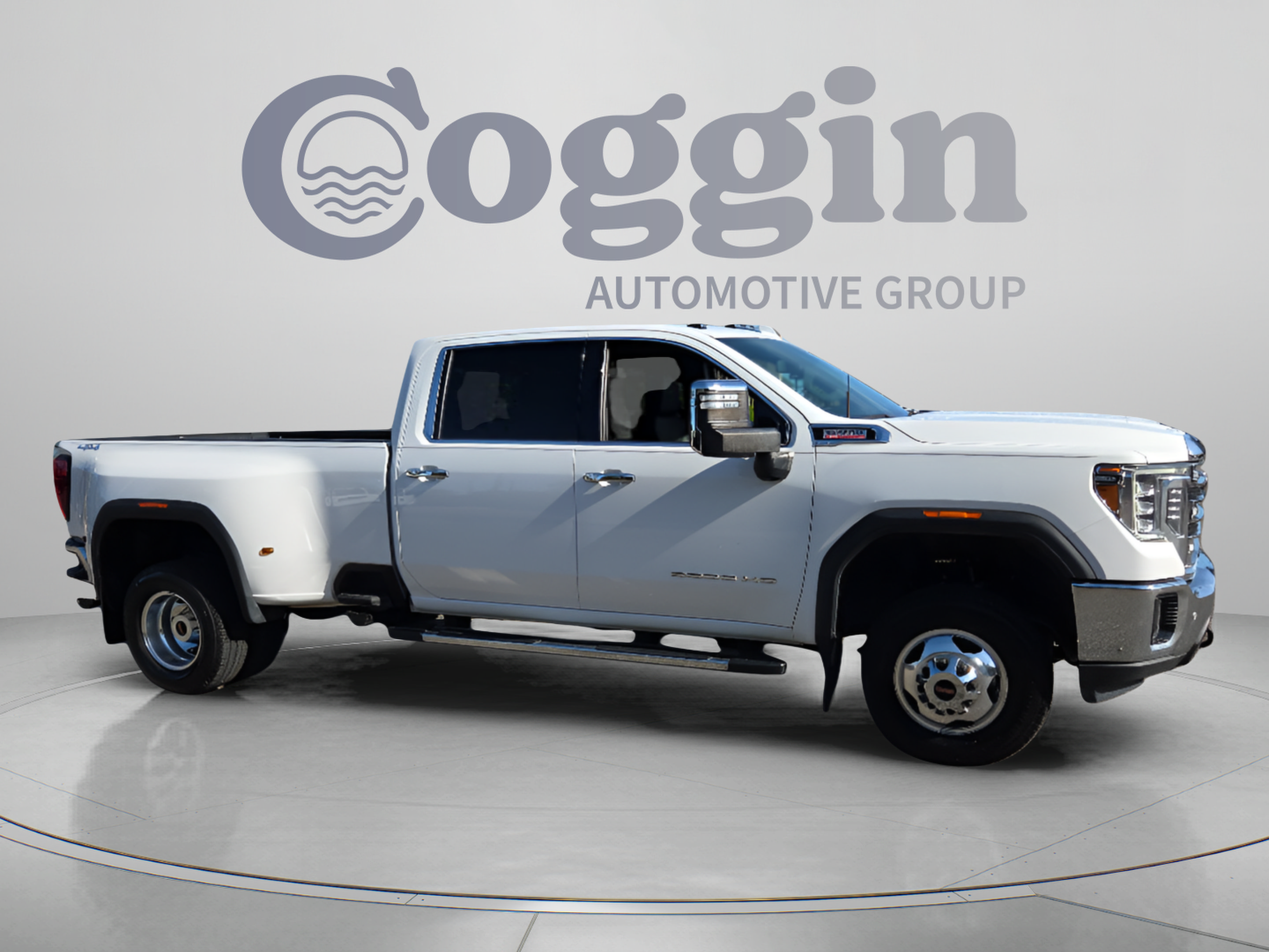 Used 2023 GMC Sierra 3500 SLT w/ SLT Premium Package AWD/4WD image 4