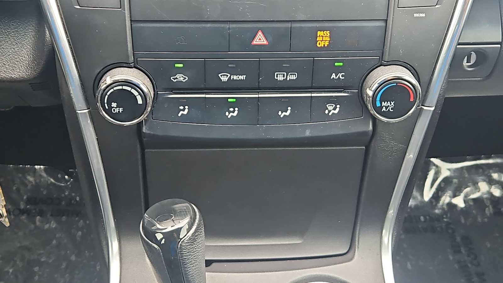 Used 2015 Toyota Camry SE FWD image 16