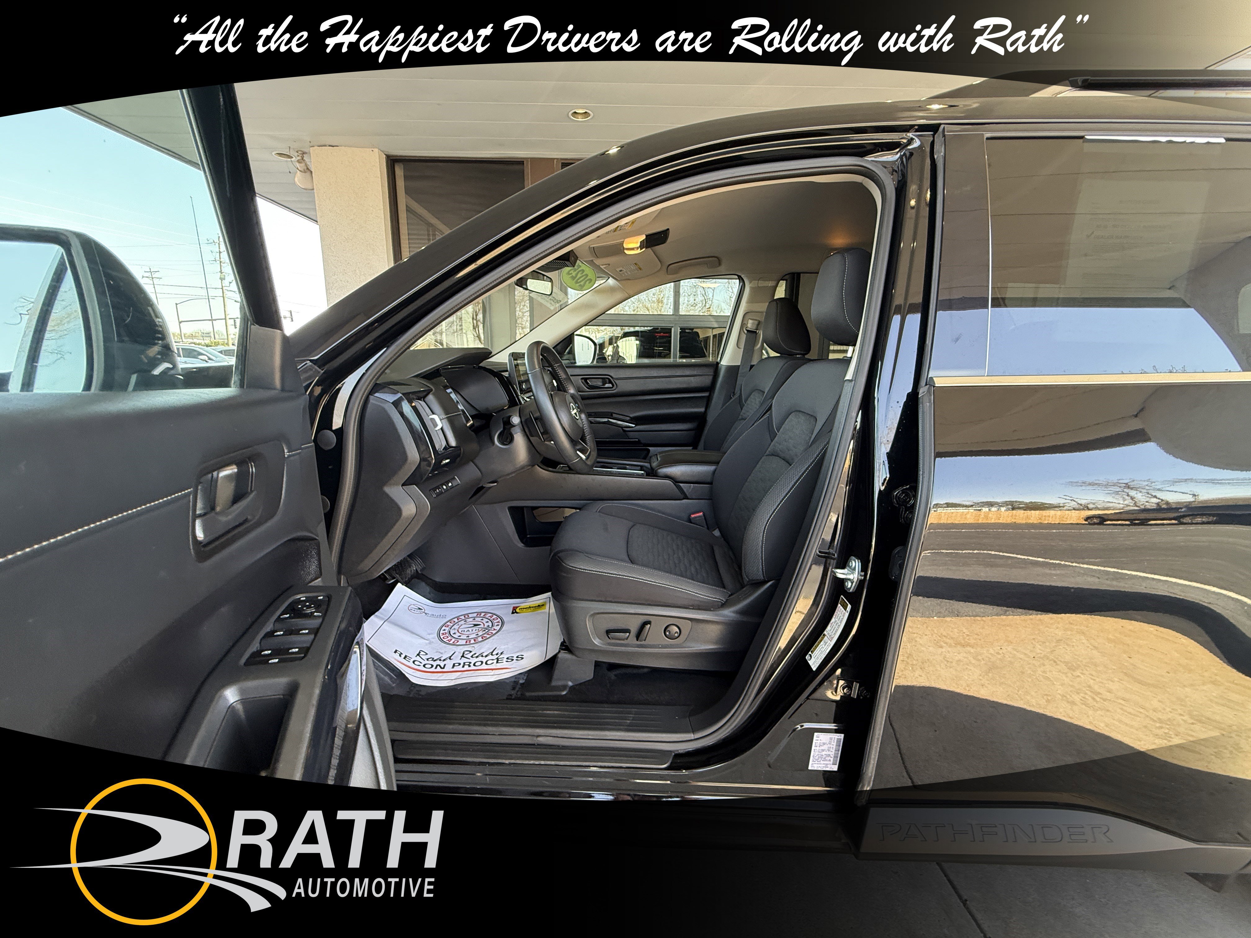 Used 2025 Nissan Pathfinder SV image 12