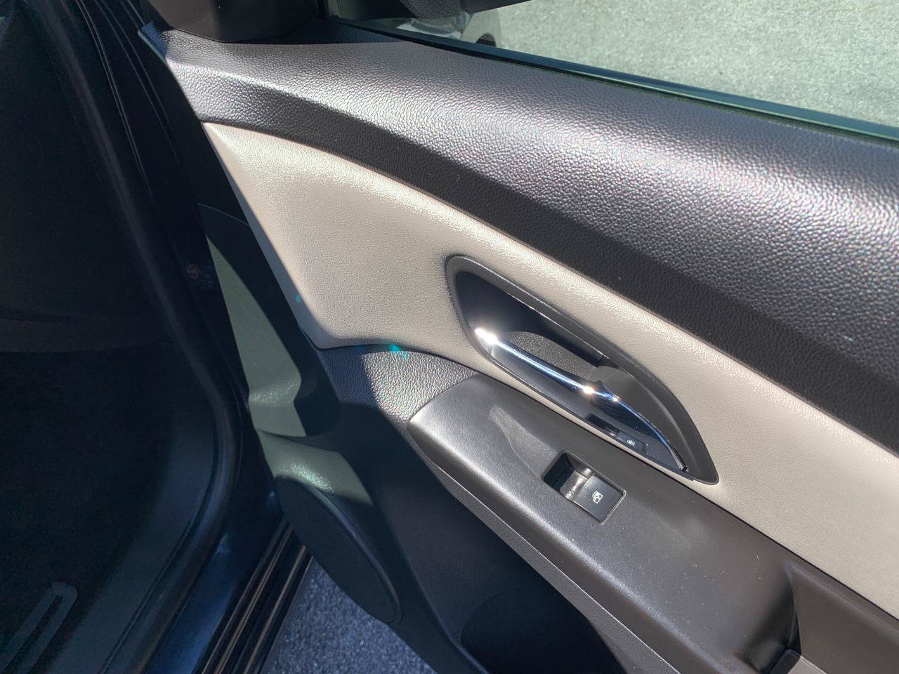 Used 2014 Chevrolet Cruze LS FWD image 27