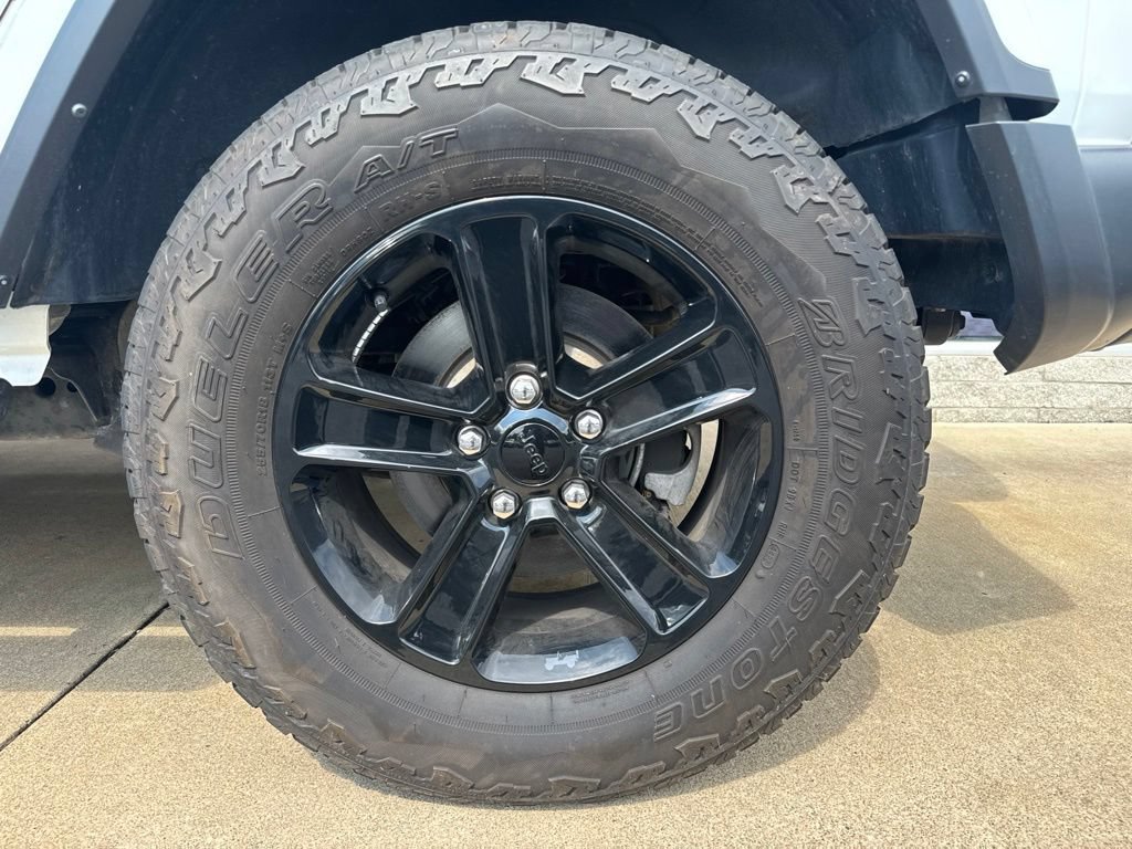 Used 2023 Jeep Wrangler Unlimited Sahara AWD/4WD image 26