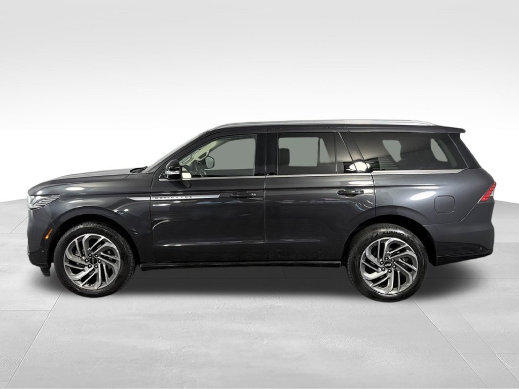 Used 2025 Lincoln Navigator Reserve AWD/4WD image 10