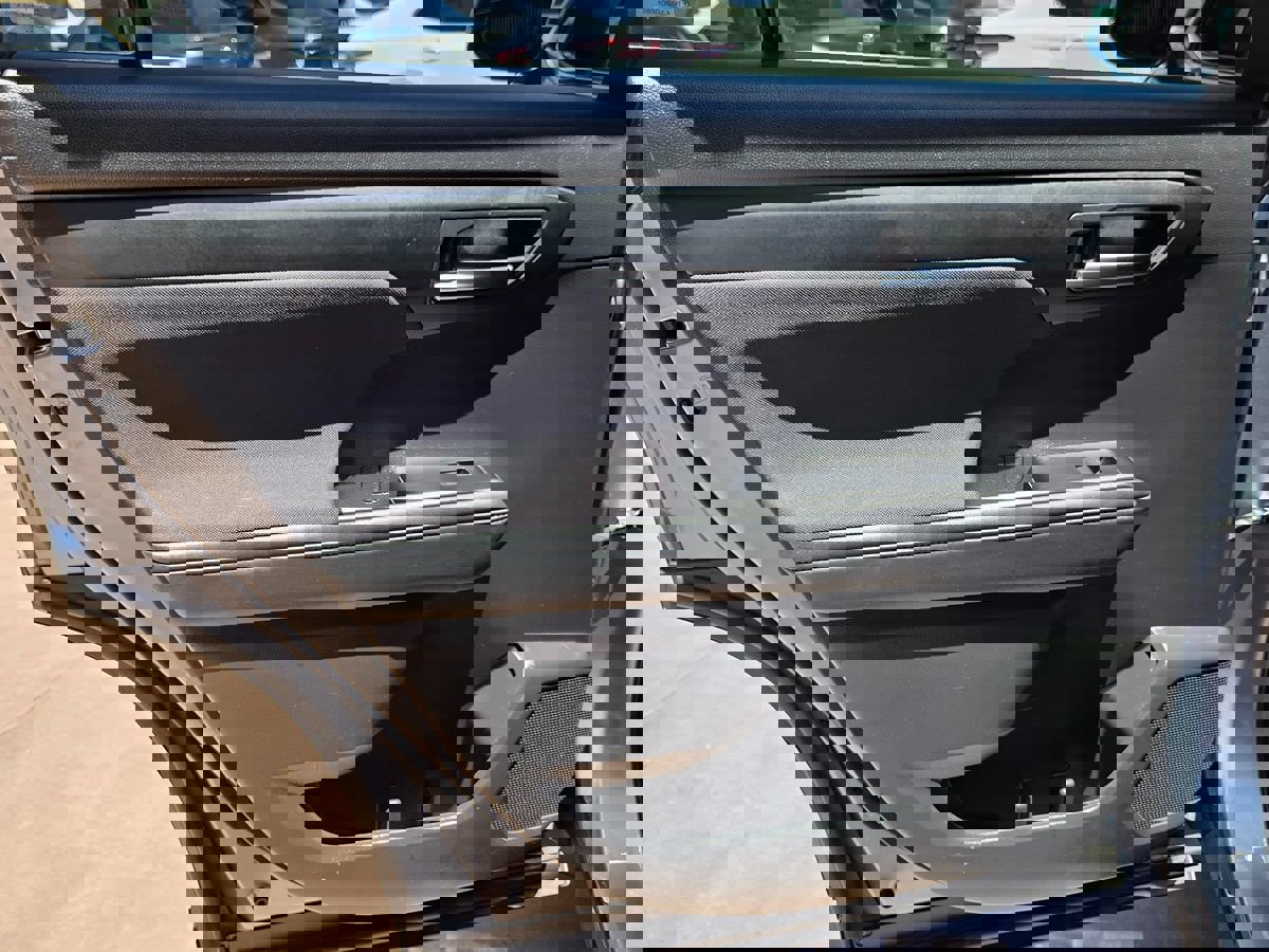 Used 2021 Toyota Highlander LE image 31