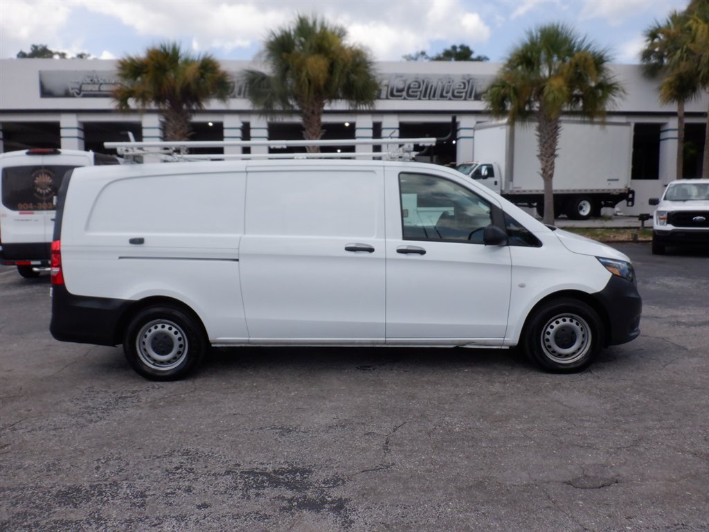 Used 2023 Mercedes-Benz Metris image 1